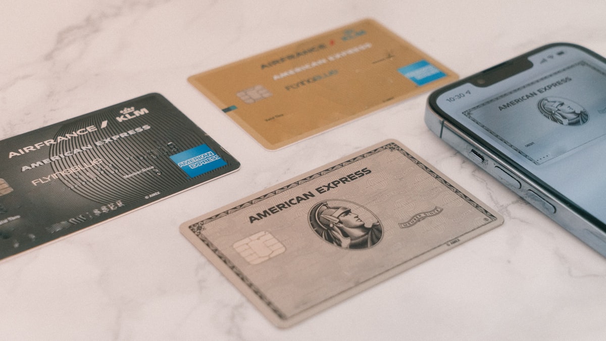 Multiple credit cards, illustrating the difference between overall and per-card credit utilization ratio