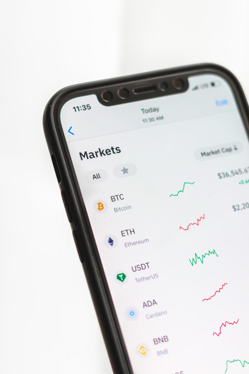 tracking crypto markets and stablecoins safely