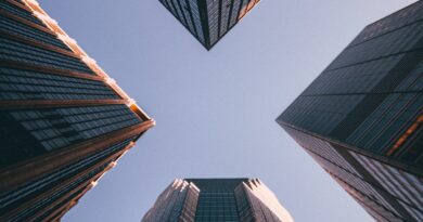 Building multiple income streams is like four paths branching from one point instead of one