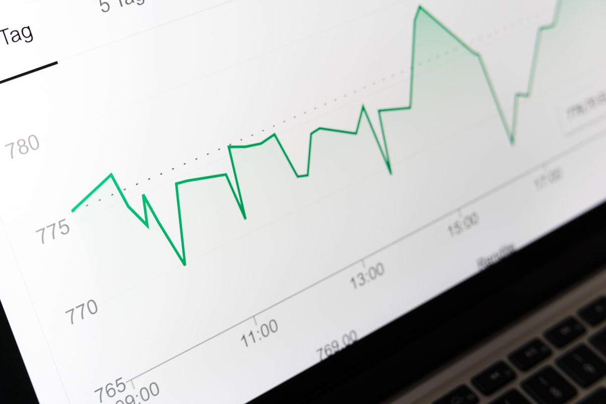 stock growth chart trending upward showing how compound interest works over years of investing