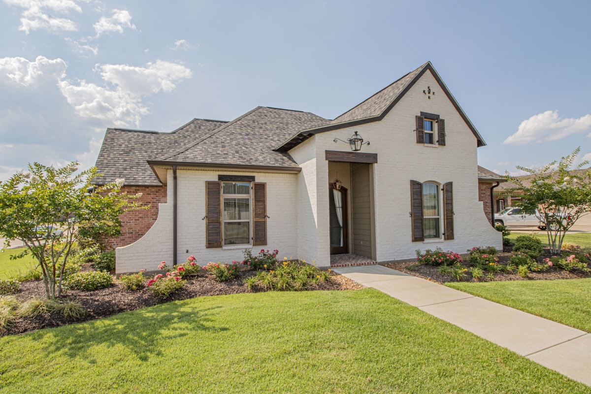Single family rental home exterior, an example property for a beginner rental property business