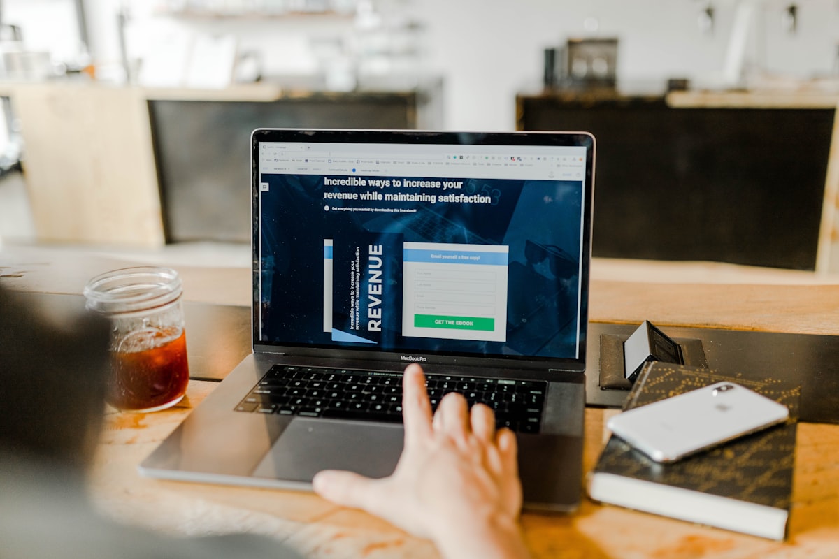 Investor researching S&P 500 index funds on a laptop before choosing between VOO, FXAIX, and SWPPX
